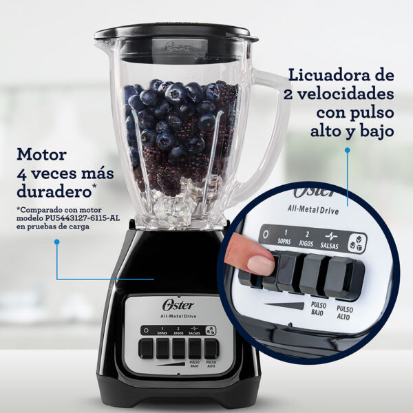 Licuadora Oster vaso de vidrio, 550 watts de potencia y rendimiento máximo de 800 watts.