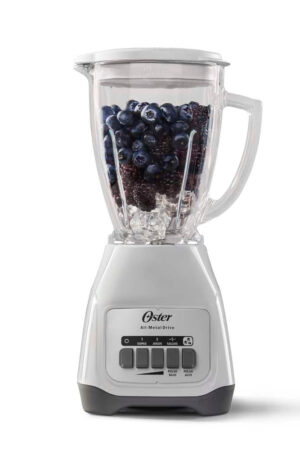 Licuadora Oster vaso de vidrio, 550 watts de potencia y rendimiento máximo de 800 watts.