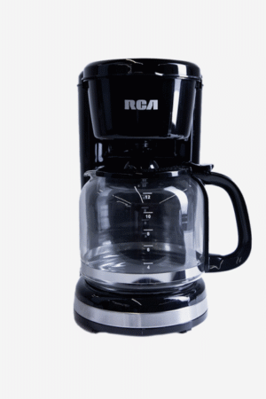 Cafetera RCA de 12 tazas con filtro reusable.